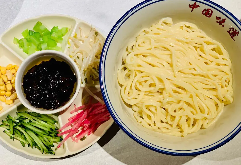 beijing-food-zhajiangmian