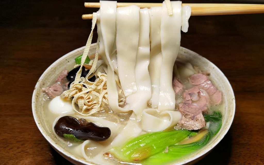 Henan huimian thick noodles in traditional mutton broth