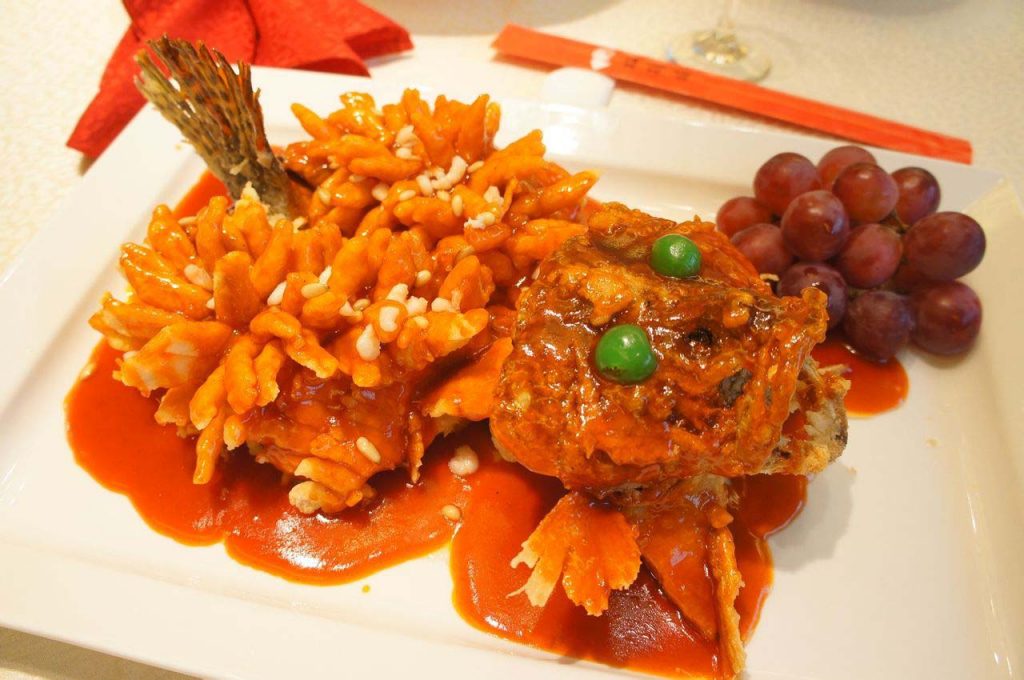 Jiangsu cuisine refined plating Chinese regional food culture Huaiyang style