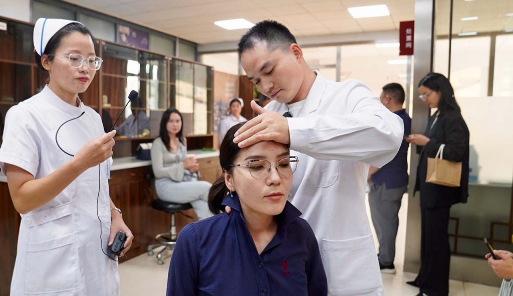 Chinese hospitals offer both Western medicine and traditional Chinese medicine options for patients